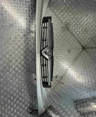 Opel Vivaro Front bumper upper radiator grill 93856149
