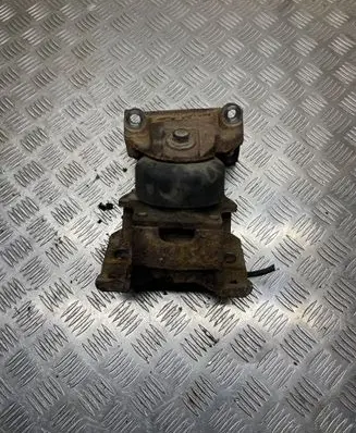 Nissan Navara D40 Engine mount bracket