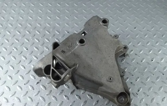 Audi Q2 - Engine mounting bracket 05E199275E
