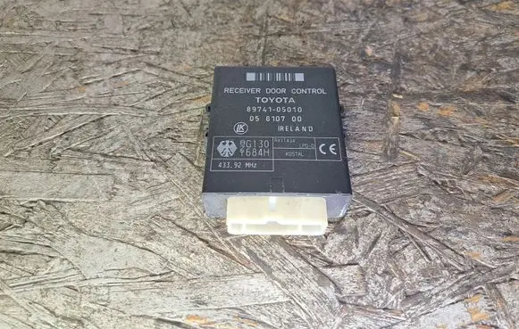 Toyota Avensis T220 Door control unit/module 8974105010 05810700
