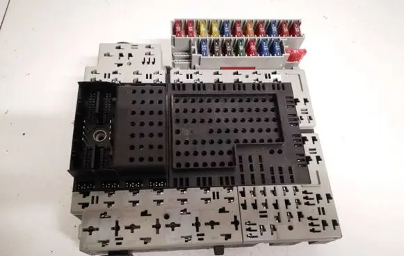 Volvo S70 V70 V70 XC Fuse box set 08679899 08696098
