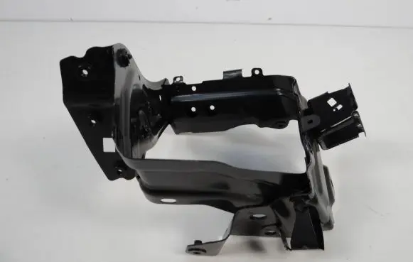 Volkswagen Touareg III Fender mounting bracket 760821132c