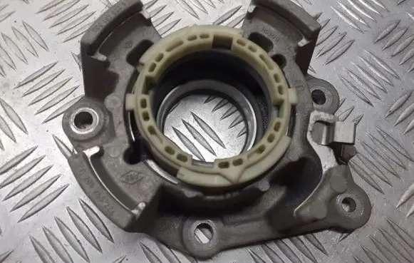 Renault Megane II ABS pump bracket 8200451030
