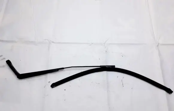 Volkswagen Touran I Front wiper blade arm 1t0955410a