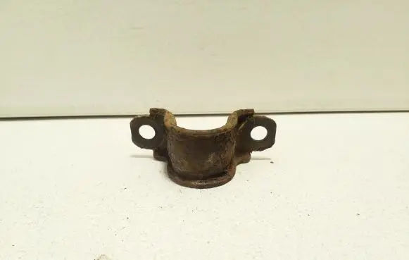 Honda CR-V Sway bar bush bracket, rear 