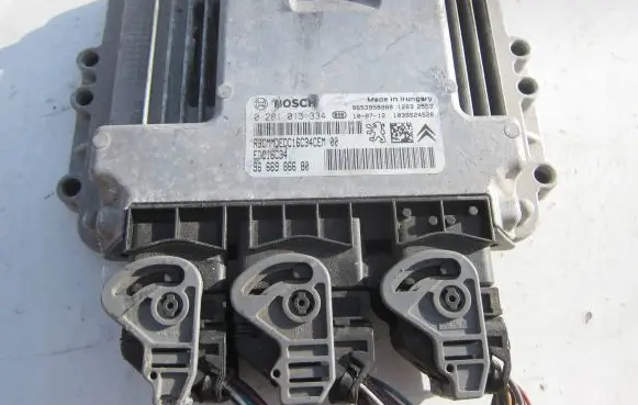 Citroen C4 I Engine control unit/module 0281013334 9666986680