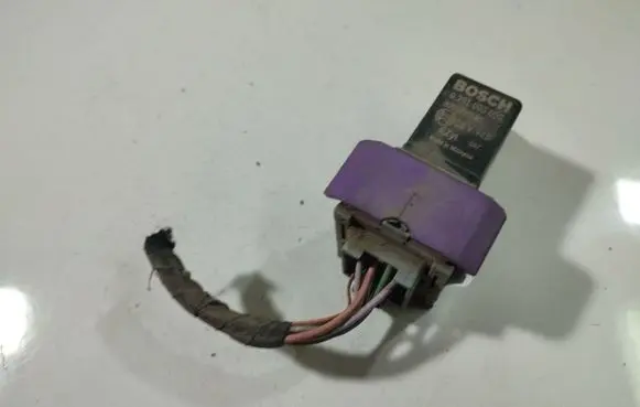 Renault Scenic III - Grand scenic III Glow plug pre-heat relay 0281003050