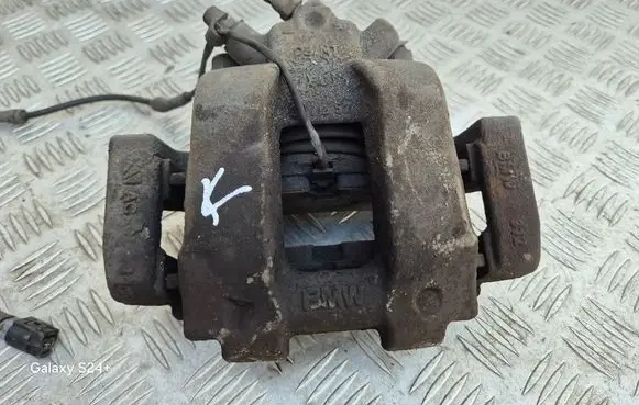 Front brake caliper