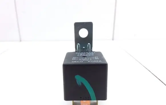 Opel Antara Hazard warning light relay 96329341