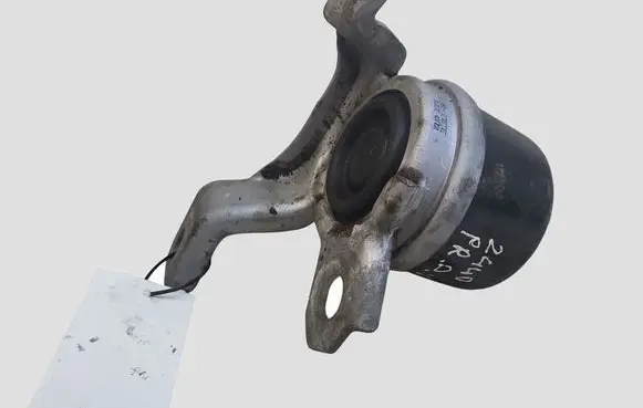 Volvo V60 Engine mount bracket 31330135 F7008000