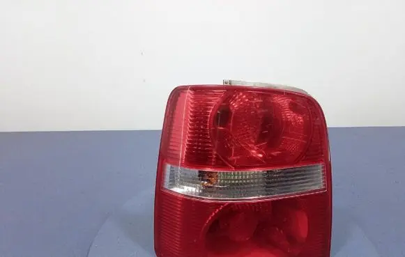Volkswagen Touran I Rear/tail lights 1T0945095F