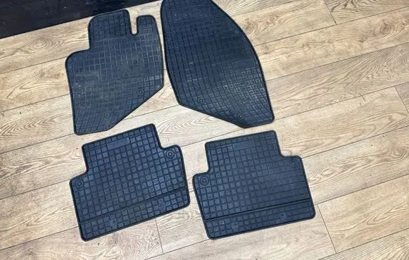 Volvo V70 Car floor mat set