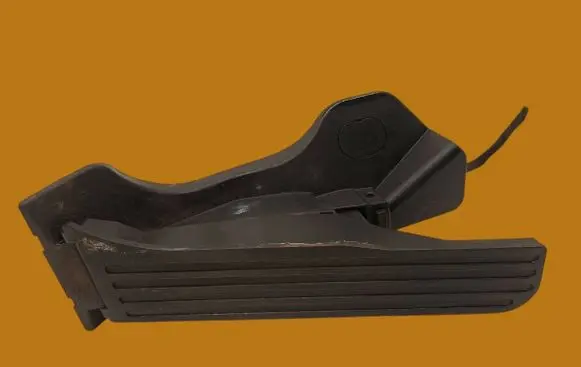 Volkswagen Tiguan Accelerator throttle pedal 1K1723503R