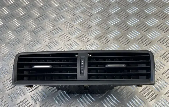 Skoda Fabia Mk3 (NJ) Dash center air vent grill W22613