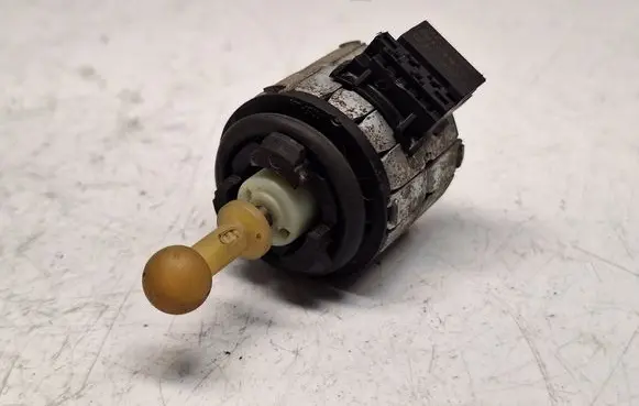 BMW 1 E81 E87 Headlight level adjustment motor 6938563 63116938563 63117207574