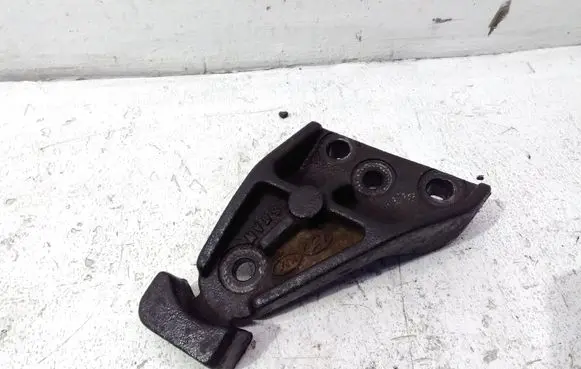Hyundai Santa Fe Engine mounting bracket
