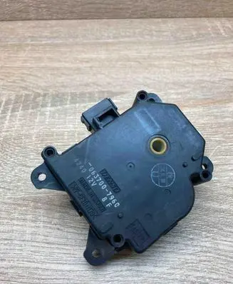 Toyota Prius (XW20) Air flap motor/actuator 0637007960 424012V8K