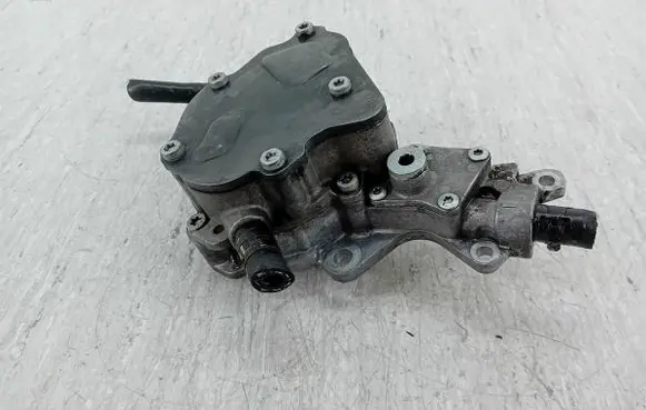Volkswagen PASSAT B6 Vacuum pump 038145209K