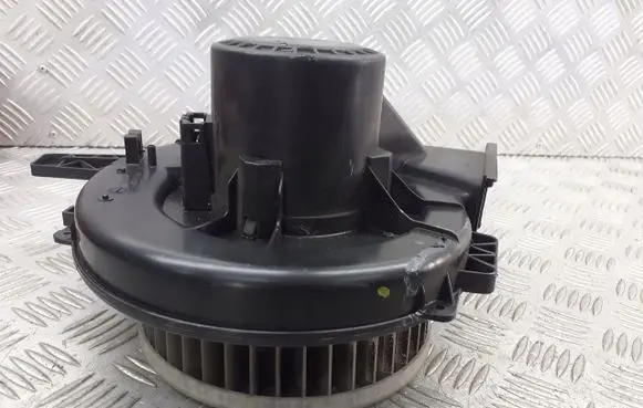 Skoda Fabia Mk1 (6Y) Front door blower motor 6Q1819015