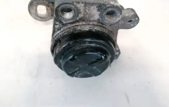 Ford Mondeo Mk III Engine mount bracket