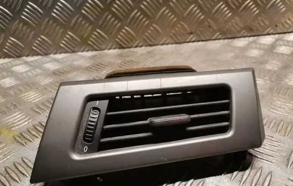 BMW 5 E60 E61 Dashboard air vent grill cover trim 6949303