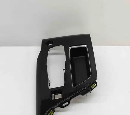 Peugeot 5008 II Other center console (tunnel) element 9815049277