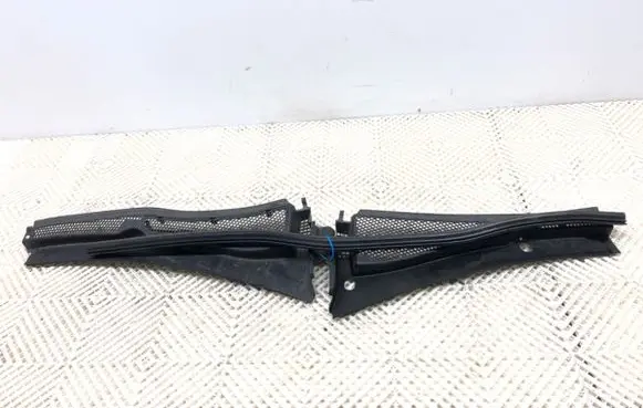 Peugeot 2008 I Wiper trim 