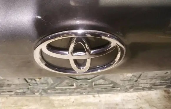 Toyota Corolla E120 E130 Manufacturer badge logo/emblem 
