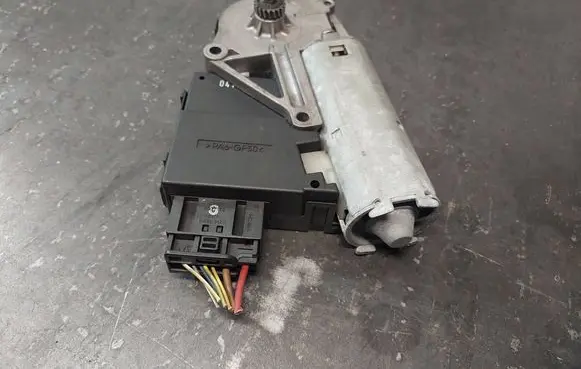 BMW 5 E39 Sunroof motor/actuator 8377939 67618377939