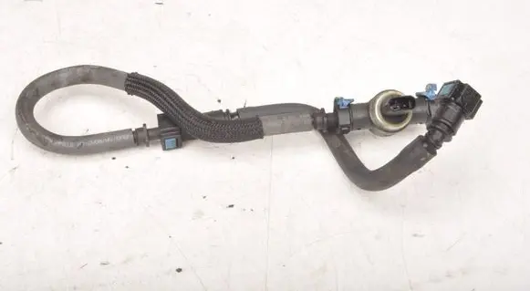Volvo S60 Fuel injector supply line/pipe 