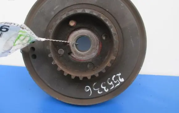 Volkswagen Golf IV Crankshaft pulley