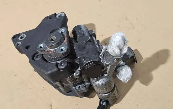 BMW 5 E60 E61 Power steering pump 2247556