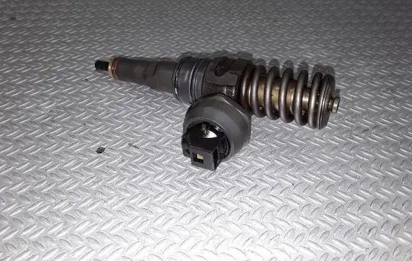 Audi A4 S4 B6 8E 8H Fuel injector 038130073BD