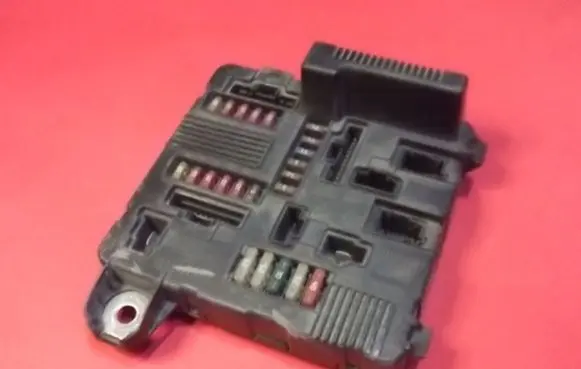 Renault Megane II Fuse box set S118399300G 8200306033