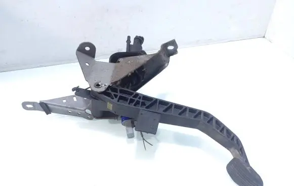 Mazda 3 I Clutch pedal KG19300