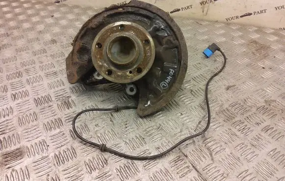 Rear wheel hub