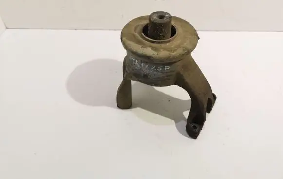 Volkswagen Transporter - Caravelle T5 Engine mount bracket