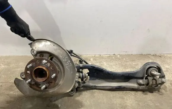 Rear wheel hub spindle/knuckle