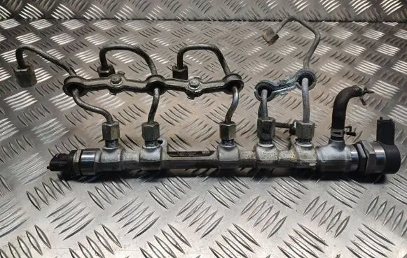 Toyota Yaris Fuel main line pipe 2381033030 0281006015 0445214177