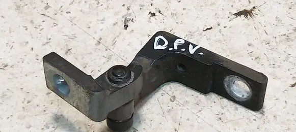 Volkswagen Touareg I Front door upper hinge 7L0831402B