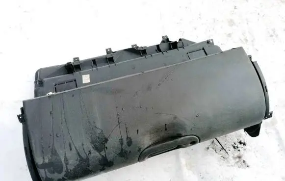Glove box