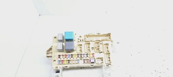 Toyota Corolla Verso AR10 Fuse module 892210F030