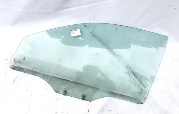 Mitsubishi Space Star Front door window glass four-door