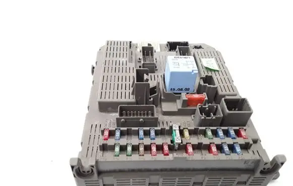 Citroen C5 Fuse module 9637466180