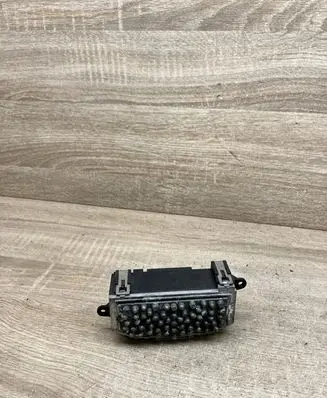 Volkswagen PASSAT B7 Heater blower motor/fan resistor 3C0907521F F011500081