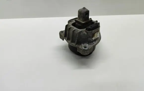 BMW 5 F10 F11 Engine mount bracket 6777371 68623513 2211677737104
