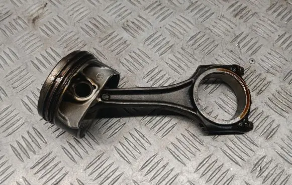 Audi Q7 4M Piston with connecting rod 06M107066AB