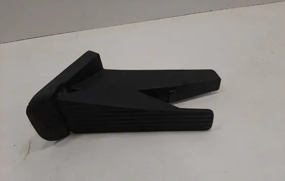 Volvo XC60 Accelerator throttle pedal A2024050450 32269124 A2021204650