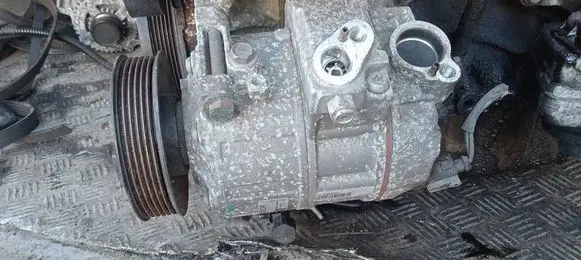 Volkswagen Golf V Air conditioning (A/C) compressor (pump) 699357