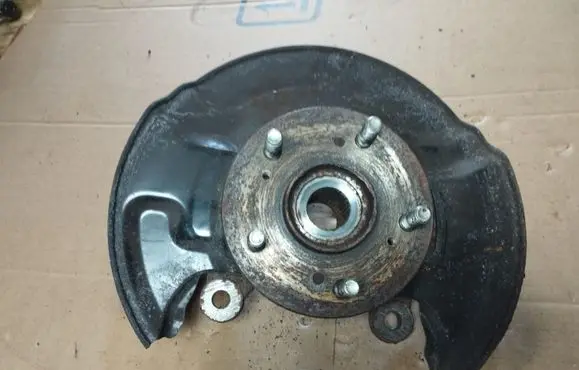 Honda CR-V Front wheel hub spindle knuckle
